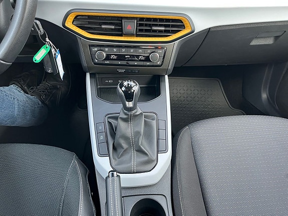 Seat Arona 12 of 16
