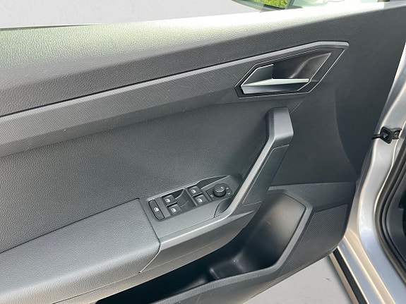 Seat Arona 8 of 16