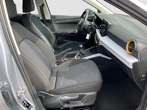 Seat Arona 14 of 16