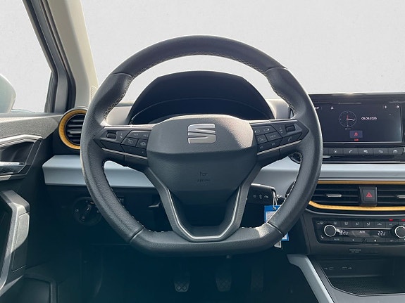 Seat Arona 10 of 16