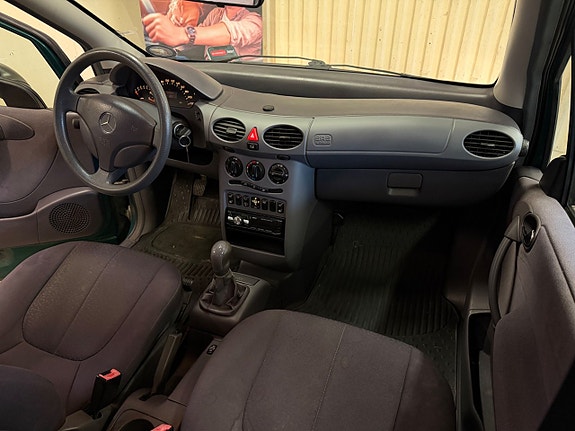 Mercedes-Benz A160 9 of 11