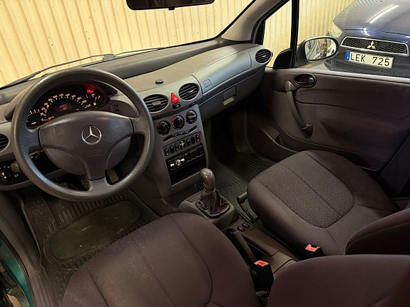 Mercedes-Benz A160 8 of 11