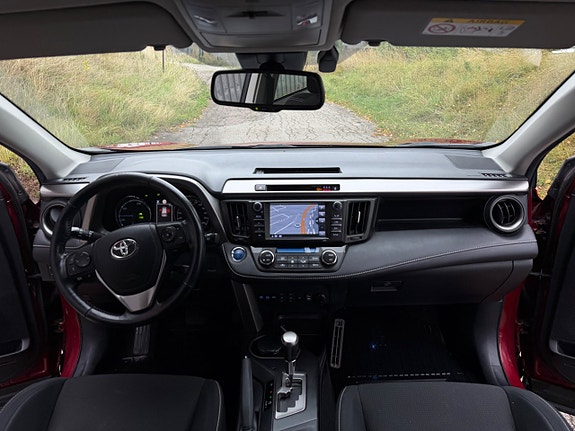 Toyota RAV4 9 of 14