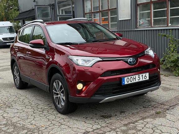 Toyota RAV4 4 of 14