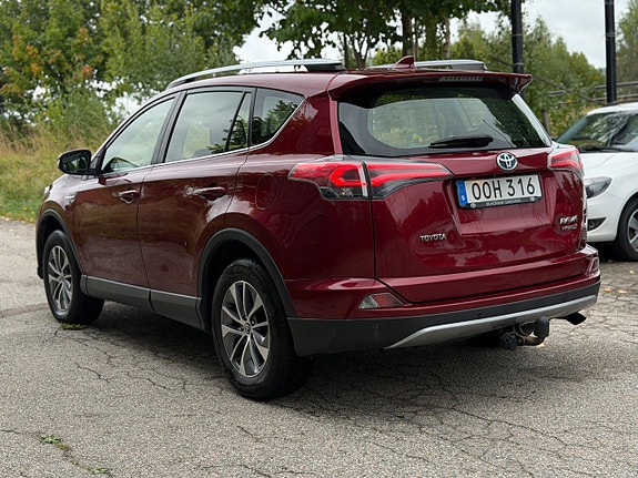 Toyota RAV4 6 of 14