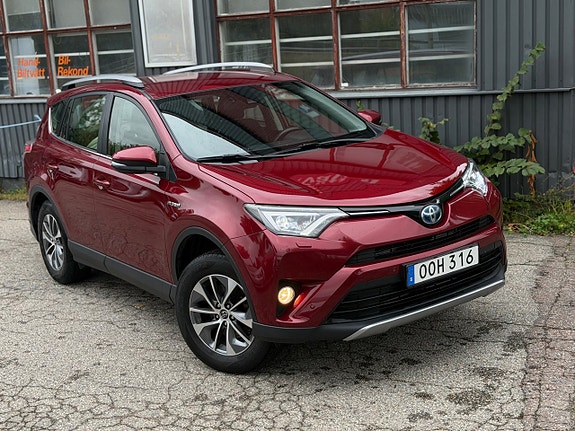 Toyota RAV4 2 of 14