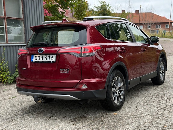 Toyota RAV4 3 of 14