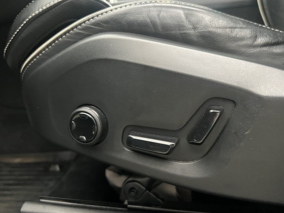 Volvo XC60 14 of 30
