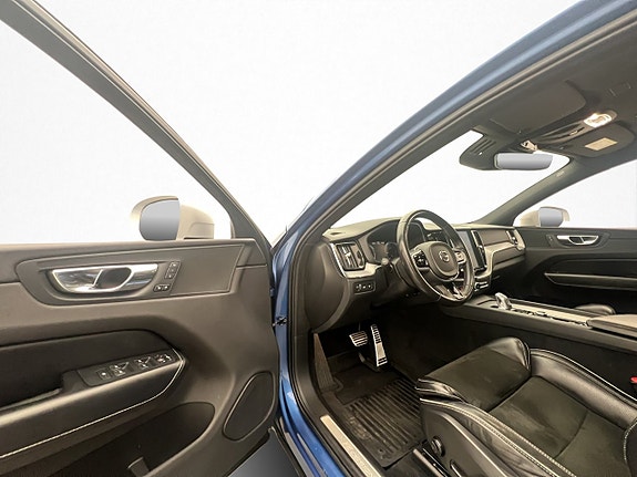 Volvo XC60 11 of 30