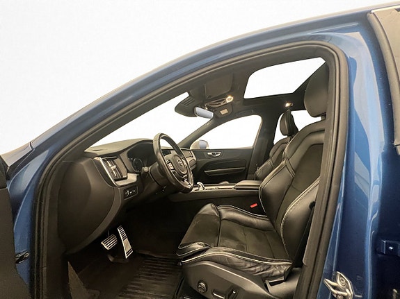 Volvo XC60 12 of 30