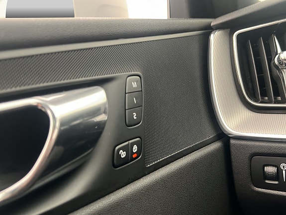 Volvo XC60 15 of 30
