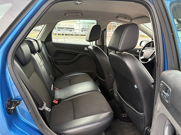 Ford Focus 12 of 18