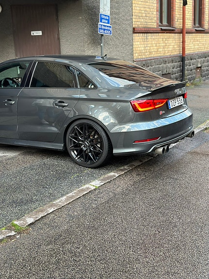 Audi S3 3 of 5