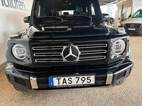 Mercedes-Benz G500 2 of 11