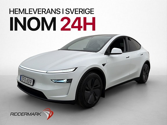 Tesla Model Y 4 of 30