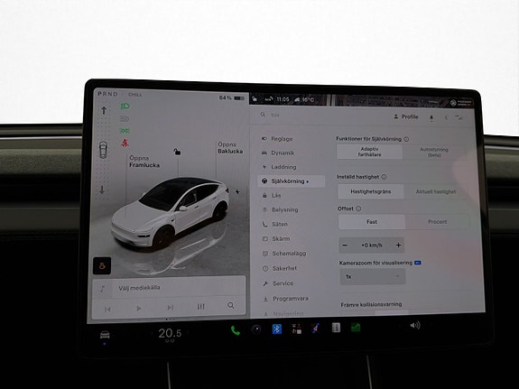 Tesla Model Y 28 of 30