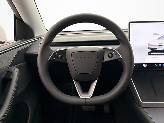 Tesla Model Y 12 of 30