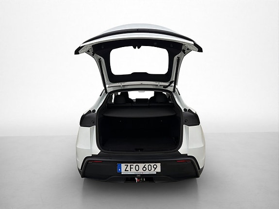 Tesla Model Y 10 of 30