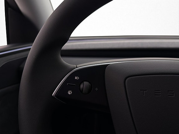 Tesla Model Y 19 of 30