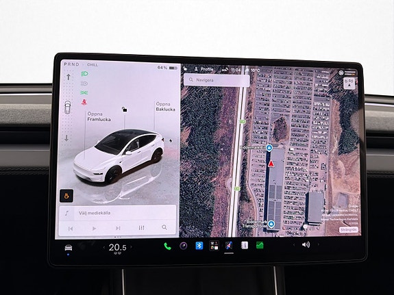 Tesla Model Y 16 of 30