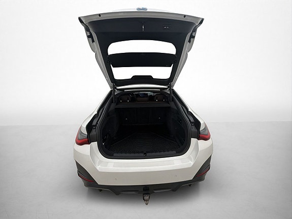 BMW i4 10 of 30