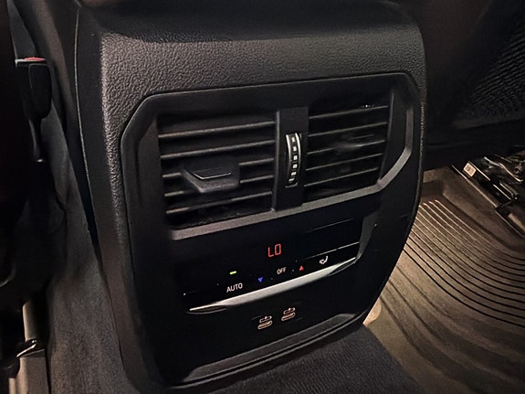 BMW i4 28 of 30