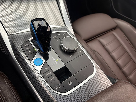 BMW i4 25 of 30