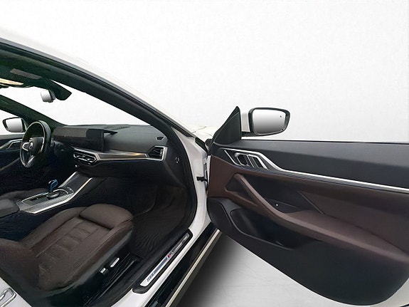 BMW i4 26 of 30