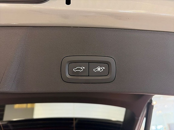 Volvo EX40 11 of 15