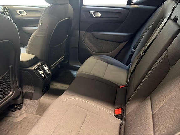 Volvo EX40 9 of 15