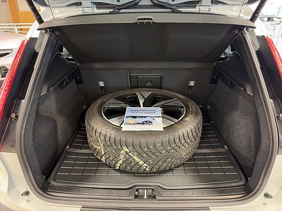 Volvo EX40 5 of 15