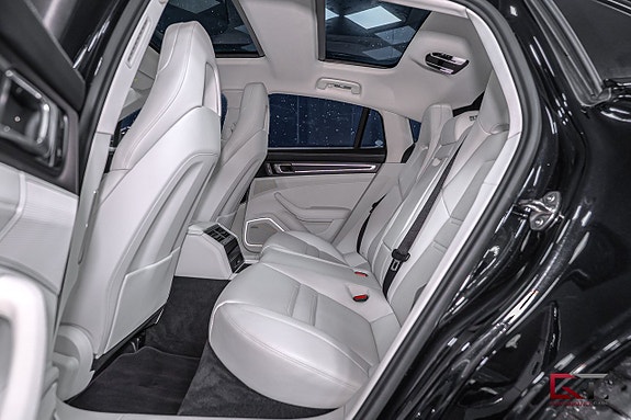 Porsche Panamera 4 17 of 19