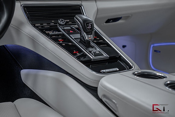 Porsche Panamera 4 15 of 19