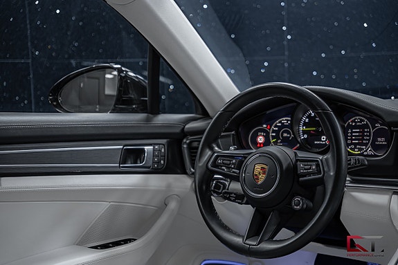 Porsche Panamera 4 18 of 19