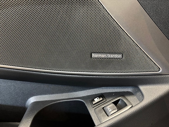 BMW 330e 7 of 10