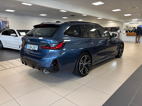 BMW 330e 10 of 10