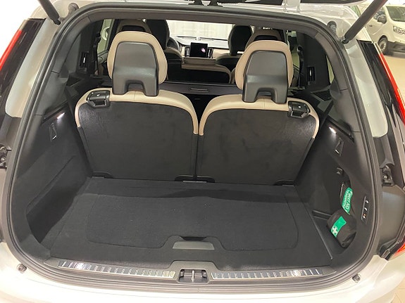 Volvo XC90 14 of 29