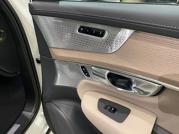 Volvo XC90 10 of 29