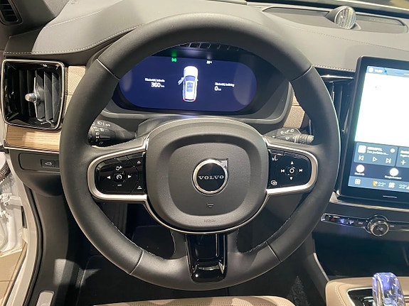 Volvo XC90 24 of 29