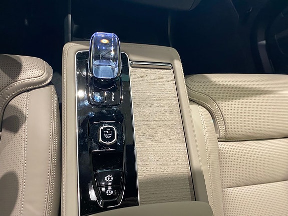 Volvo XC90 25 of 29