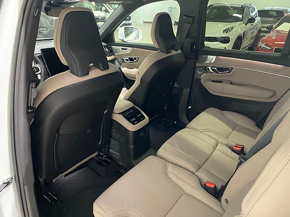 Volvo XC90 17 of 29