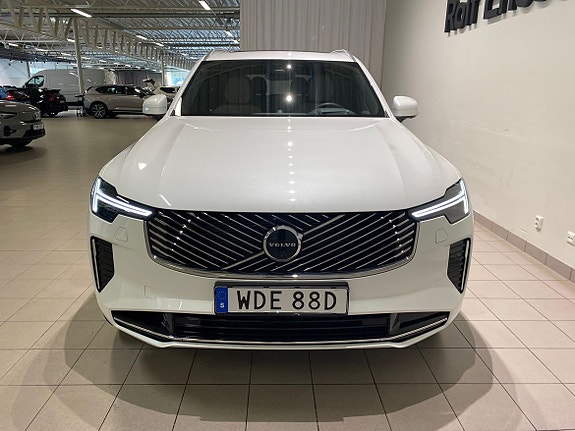 Volvo XC90 2 of 29