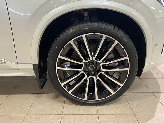 Volvo XC90 7 of 29
