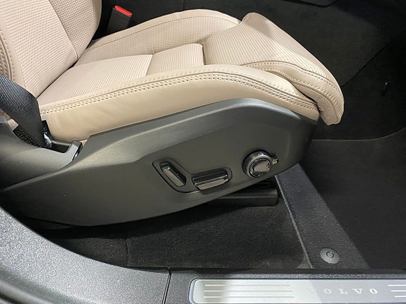 Volvo XC90 11 of 29