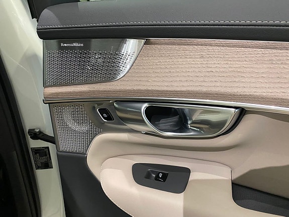 Volvo XC90 13 of 29