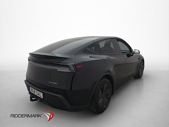 Tesla Model Y 5 of 30