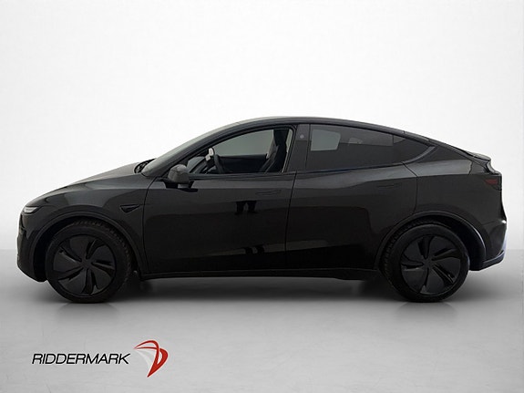 Tesla Model Y 8 of 30