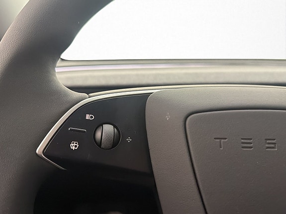 Tesla Model Y 17 of 30