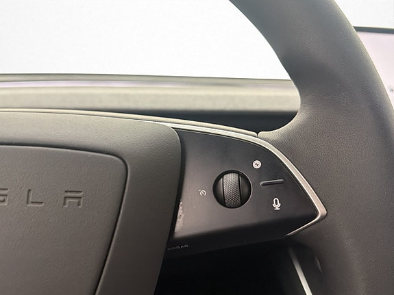 Tesla Model Y 18 of 30