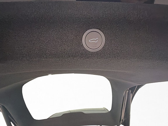 Tesla Model Y 29 of 30